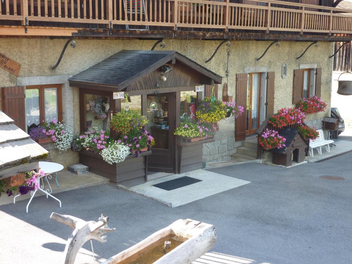Bed and Breakfast La Ferme Du Mont-Blanc Комблу Экстерьер фото