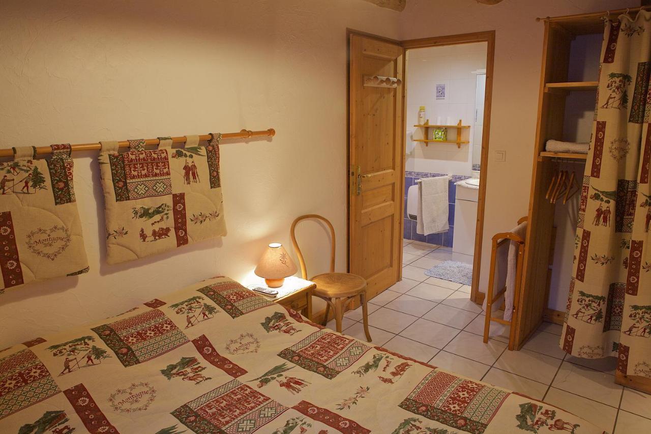 Bed and Breakfast La Ferme Du Mont-Blanc Комблу Экстерьер фото