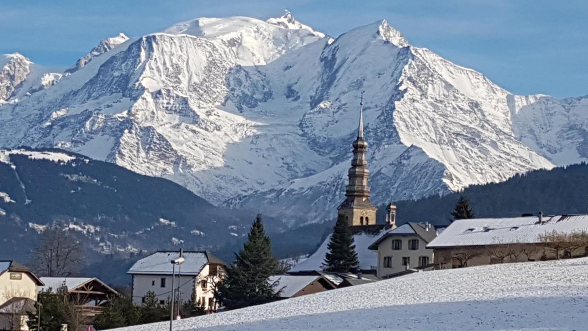 Bed and Breakfast La Ferme Du Mont-Blanc Комблу Экстерьер фото